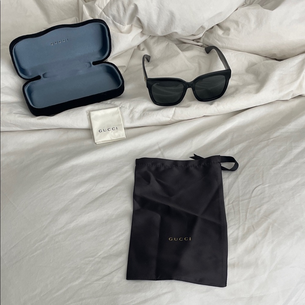 Gucci Elegant Black Sunglasses